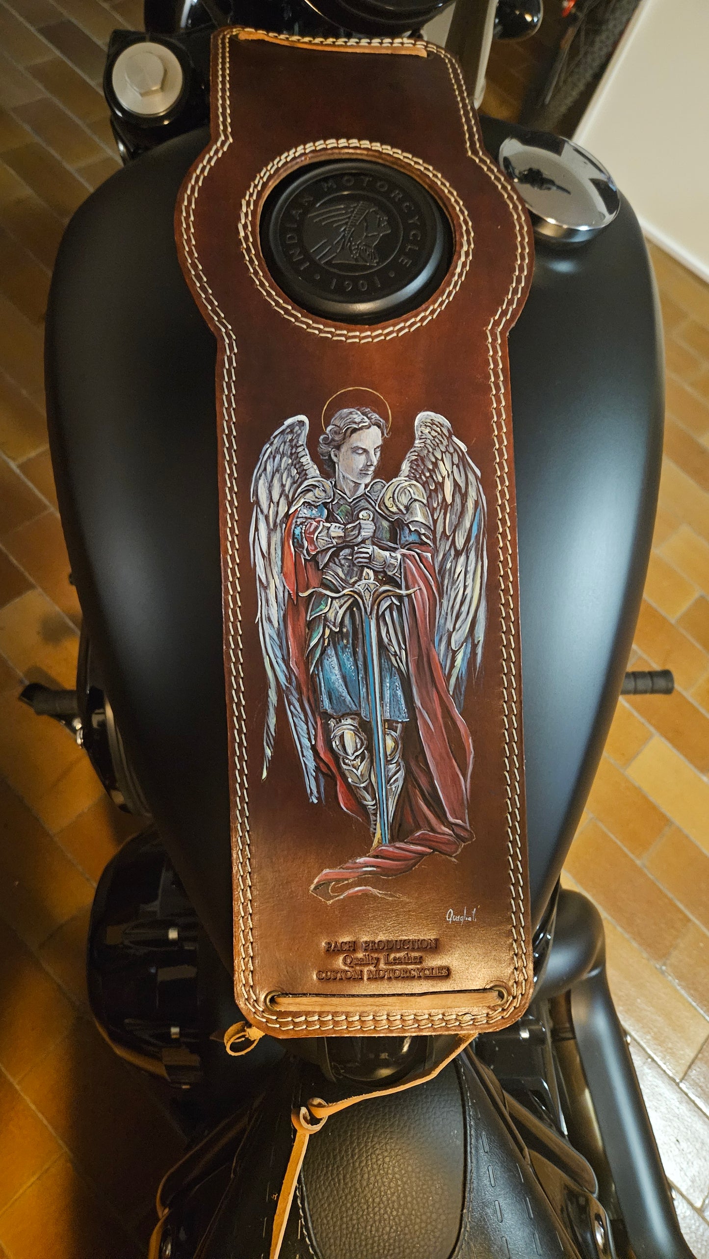 Copriserbatoio per moto in vera pelle ARCANGELO