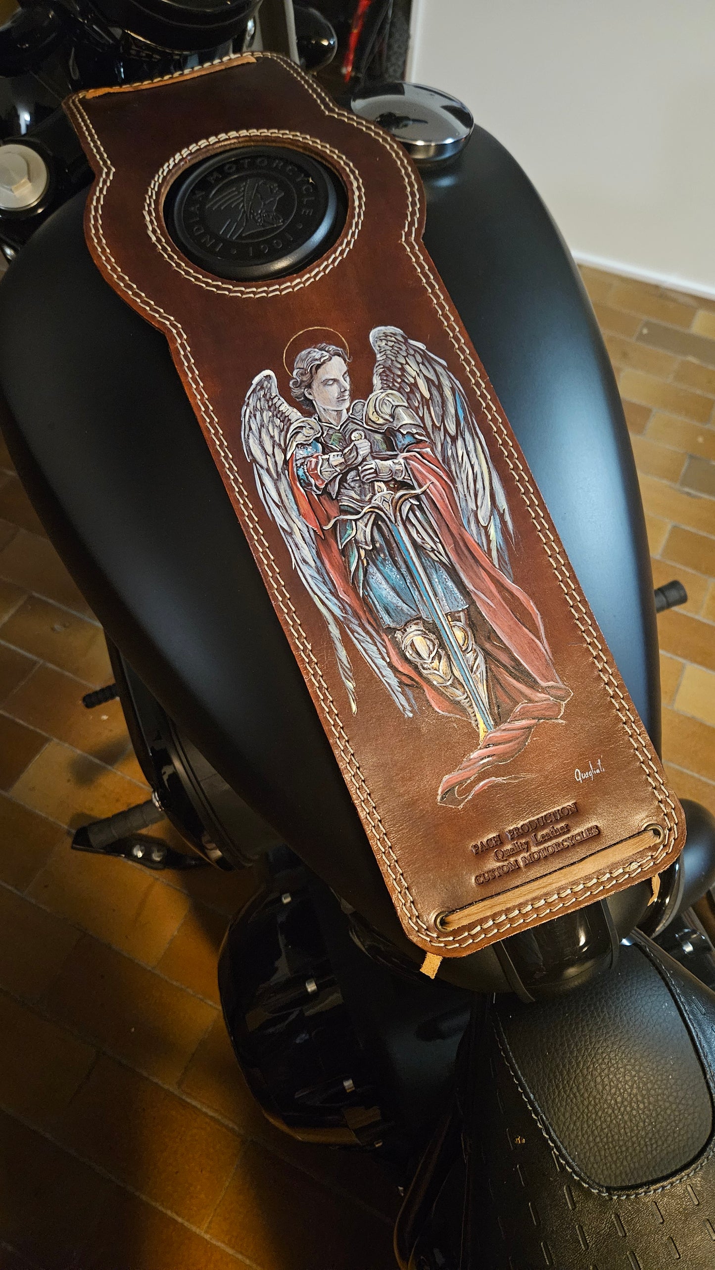 Copriserbatoio per moto in vera pelle ARCANGELO