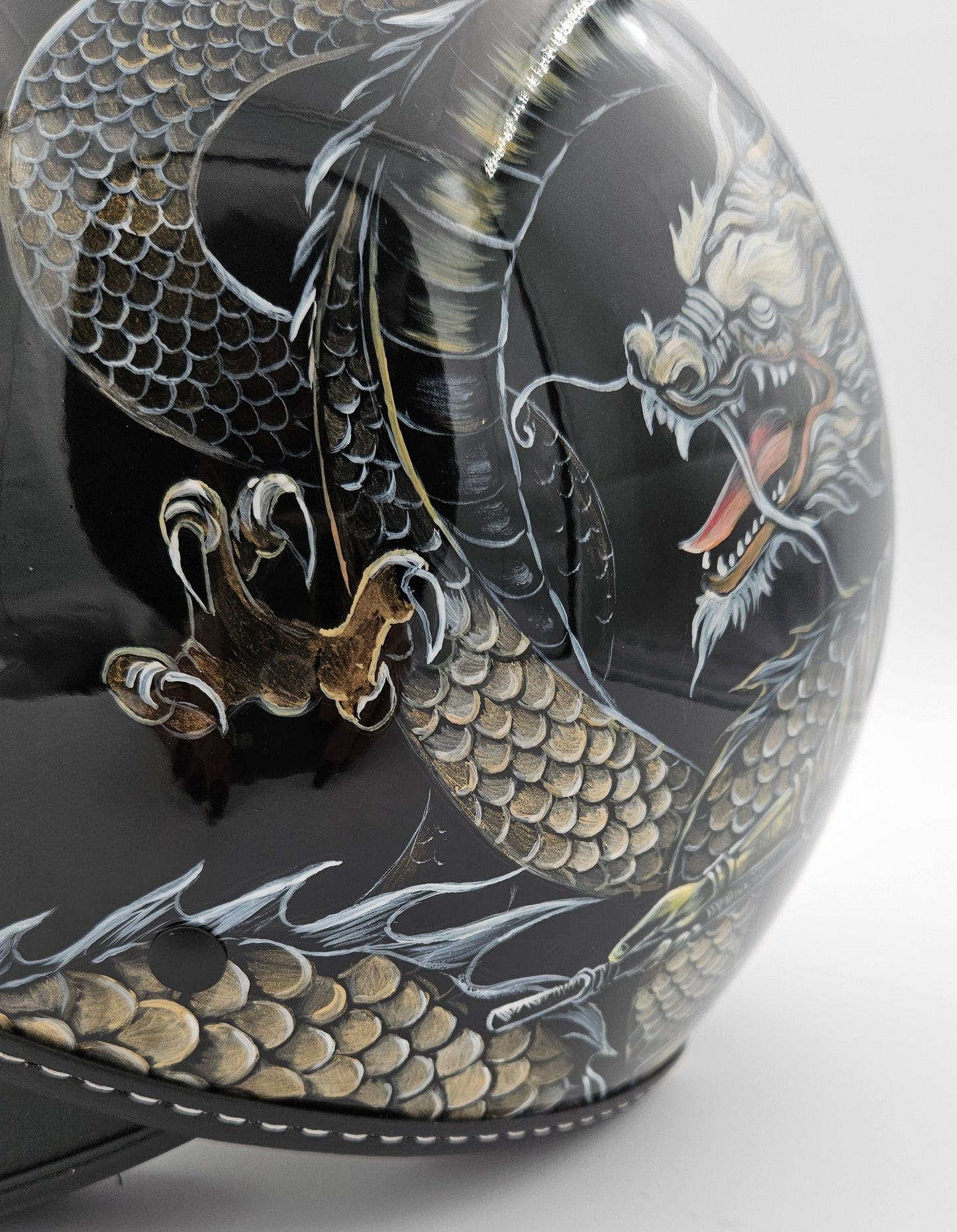 Casco jet dipinto a mano "L'Onore del Drago e del Samurai"